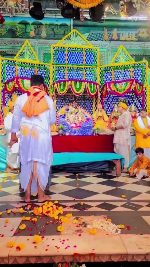 8/5/2026  राधारानी जी की सुबह की आरती और दर्शन करो। राधारानी। राघा। Apnatube