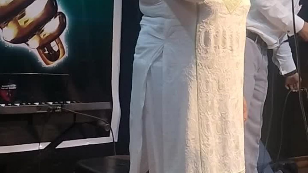 ⁣Kaun tujhe yun pyar karenga