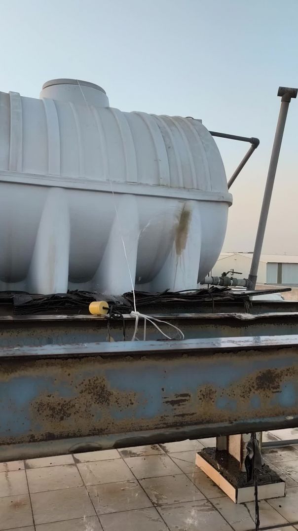 Pani ka tanki se pani girta h