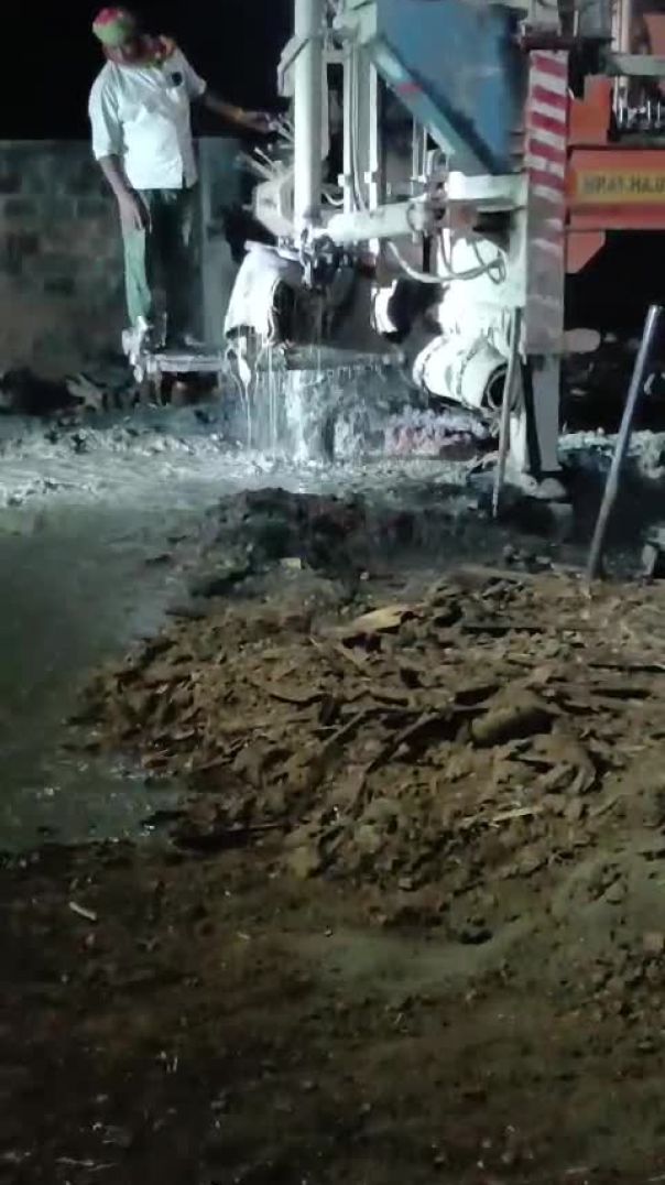 borewell me bahut pani nikla
