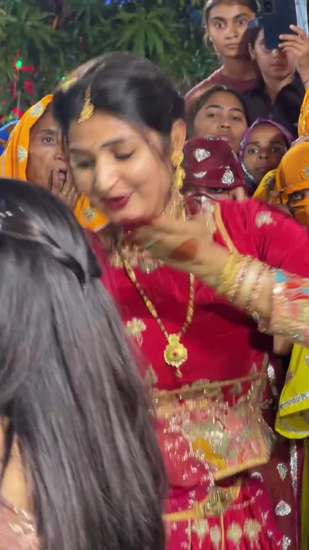 ⁣म्हार घर आतो तो यार पिलाती ओक सु पानी 💯🥰Meena Ne Sabka Dil Jeet Liya ❤️ | ApnaTube This Meena Scene 