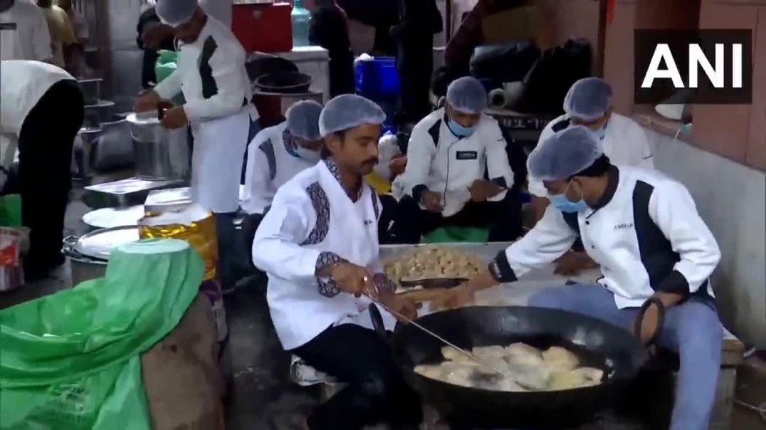 ⁣Preparations of Sweets and Pooris at BJP Delhi HQ