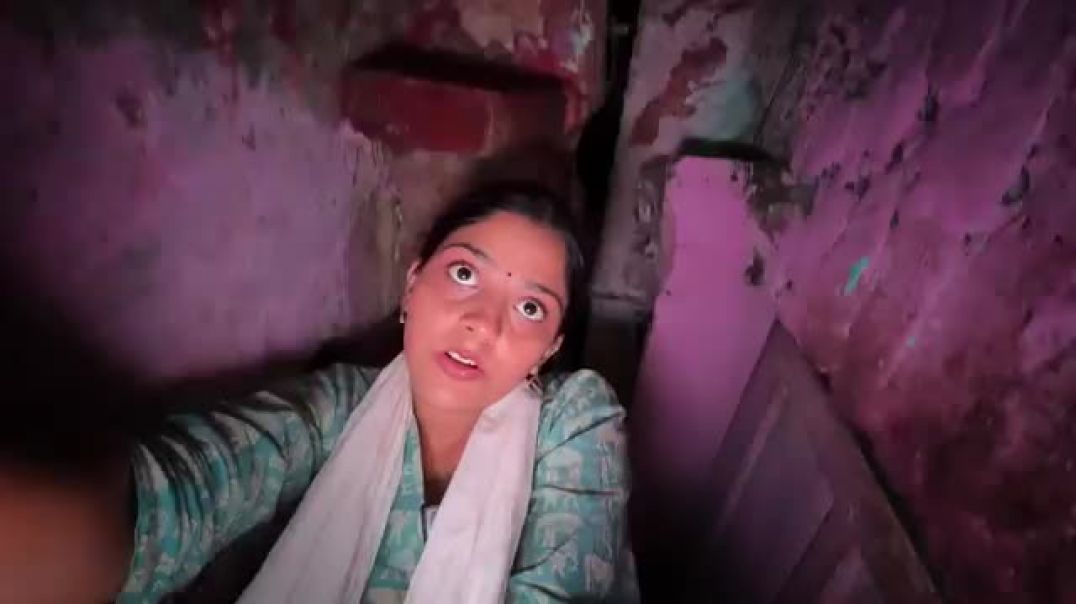 Surviving_India’s_dangerous_Railway_slum__got_stuck_😰_