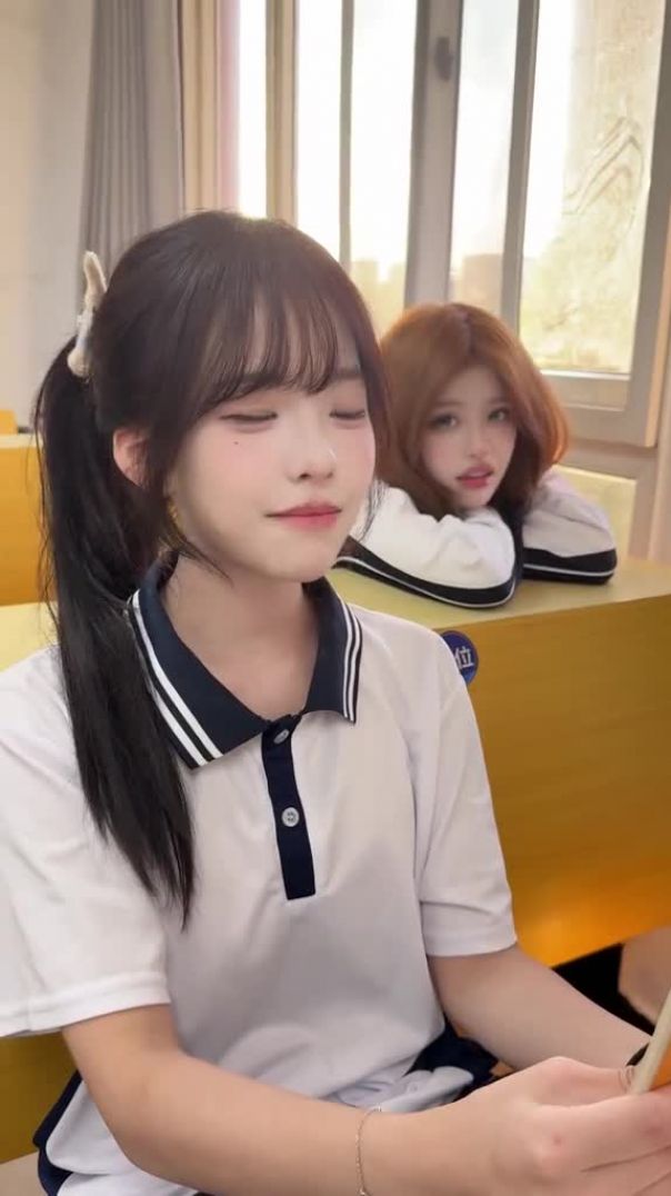 Me trying to act natural in front of my classroom crush... 💀