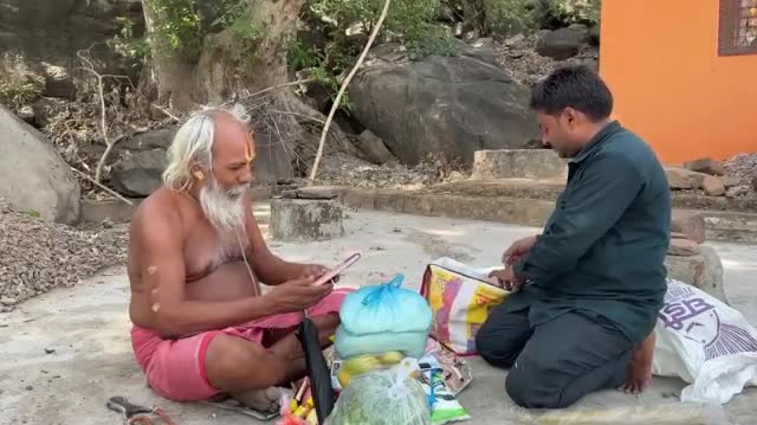 गुफा_में_संत_की_पहाड़ी_लौकी_का_साग_और_जौ_चना_के_टिक्कर_टमाटर_धनिया_की_चटनी_प्रसादी