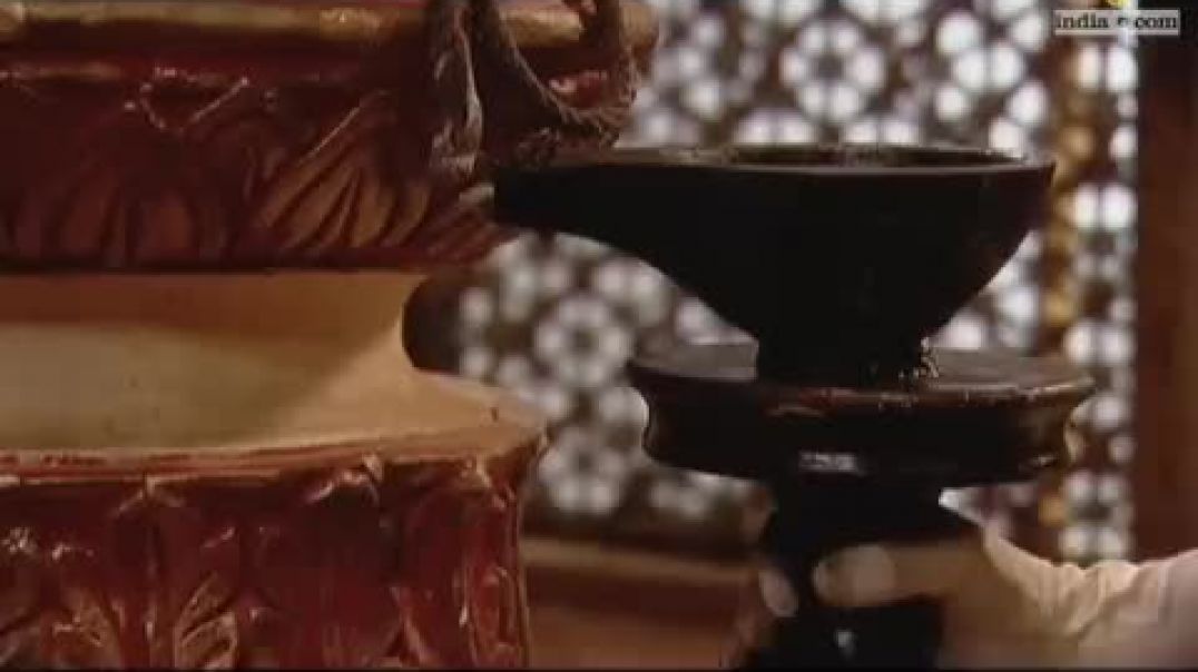 Lakshmi_बाई_हुई_ज़ख़्मी_Gangadhar_को_बचाते___Jhansi_Ki_Rani___Full_Ep_-_245___