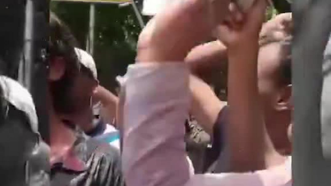 ⁣Azadi slogans at Cockroach protest
