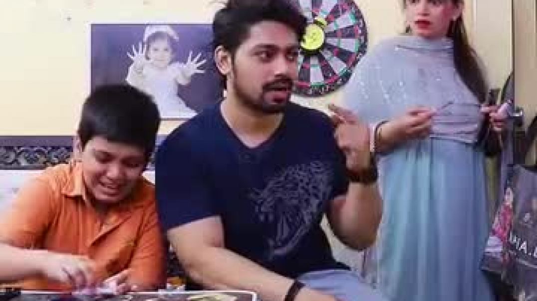 Kahi_pe_nigahen_kahi_pe_nishana😂😂__husbandandwife__comedy__funny__reels__trending_mp4_360p