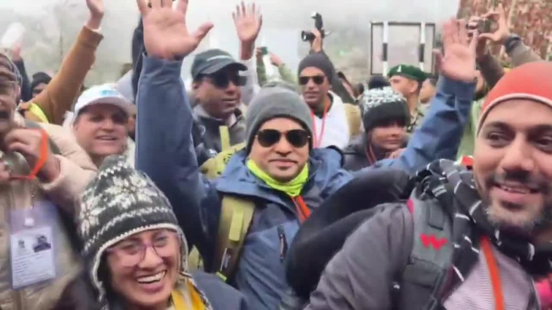 ⁣Sikkim Governor flags off first batch of pilgrims of Kailash Mansarovar yatra via Nathu La