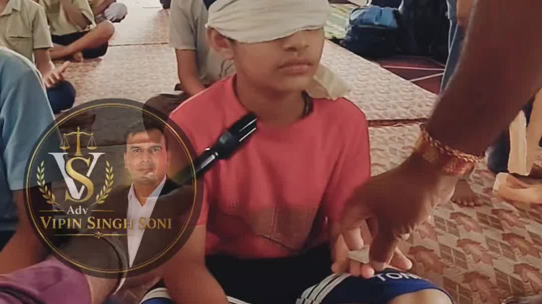 आँखो पर पट्टी बांध कर सबकुछ बता दिया