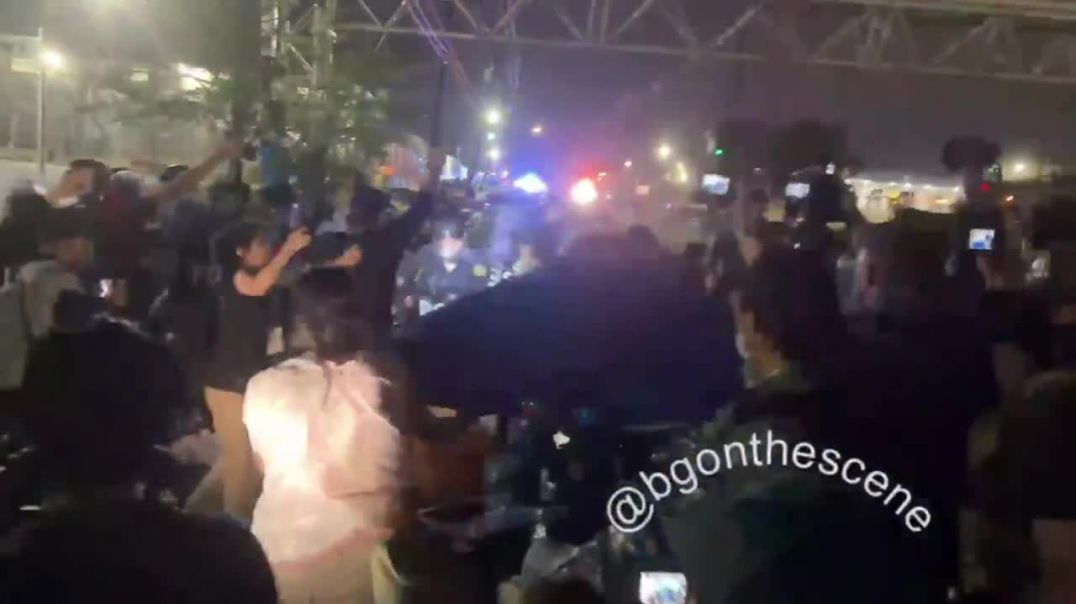⁣ANTI-ICE PROTEST CONTINUES IN NEWARK, USA
