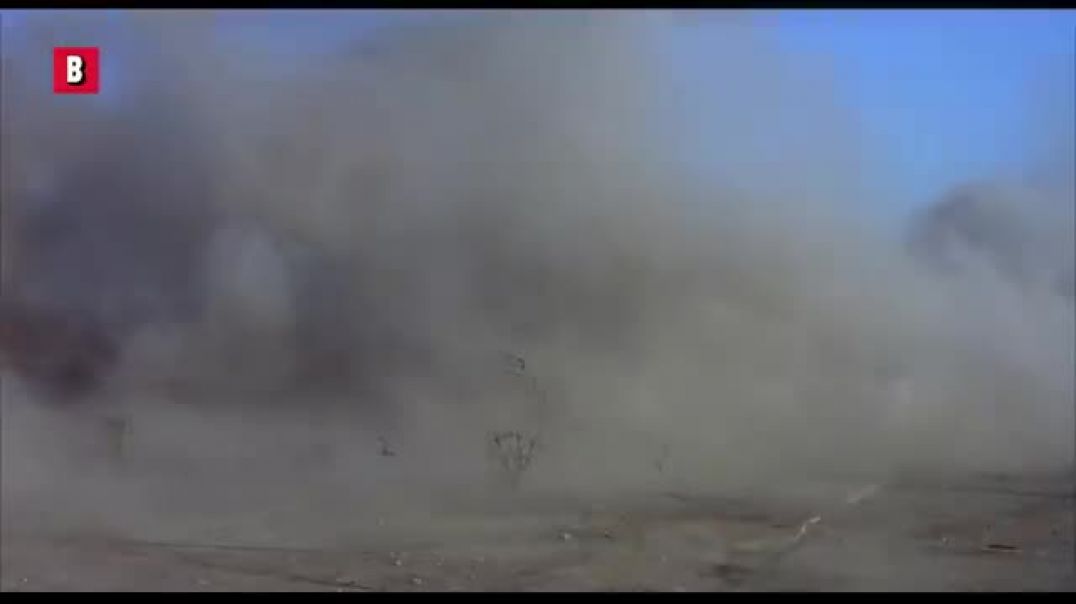Hulk_smashing_tanks,_helicopters__and_all_kind_of_VERY_big_things__for_10_minutes_straight_🌀_