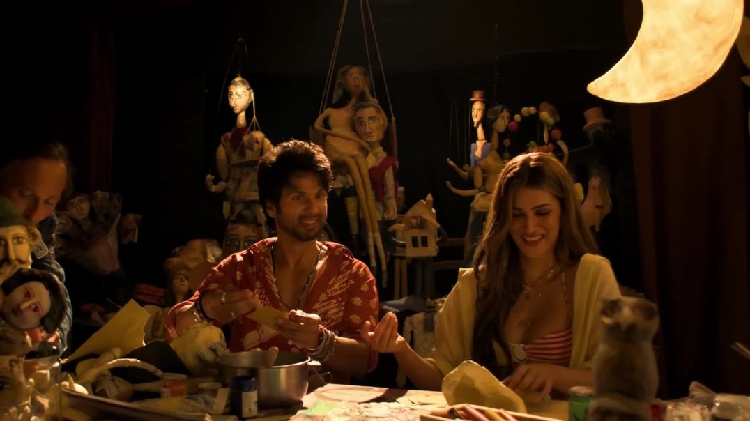 Mashooqa__Full_HD_Video__Kriti_Sanon,_Shahid_Kapoor,_Rashmika_Mandanna___Cocktail_2_Songs___Pritam(1