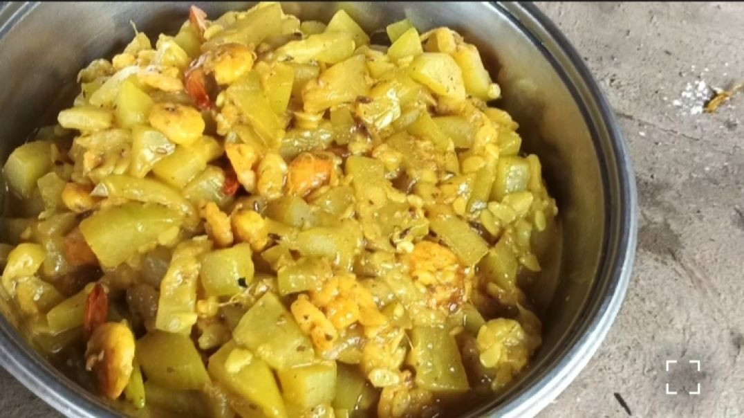 চিংড়ি মাছ চাল কুমড়ার ঘন্ট্য