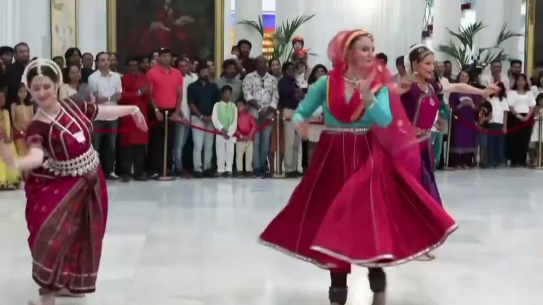 ⁣PM Modi receives a warm welcome by Indian Diaspora with traditional dance in Nice, France