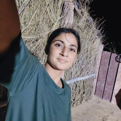 Dharmi_8953
