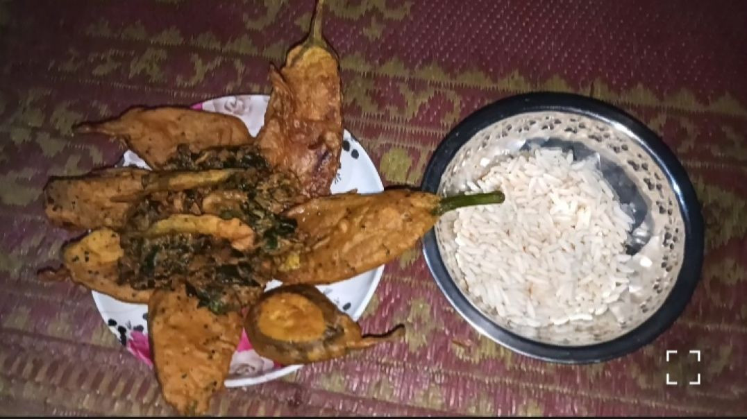 ⁣বেগুনি রান্না করা হচ্ছে
