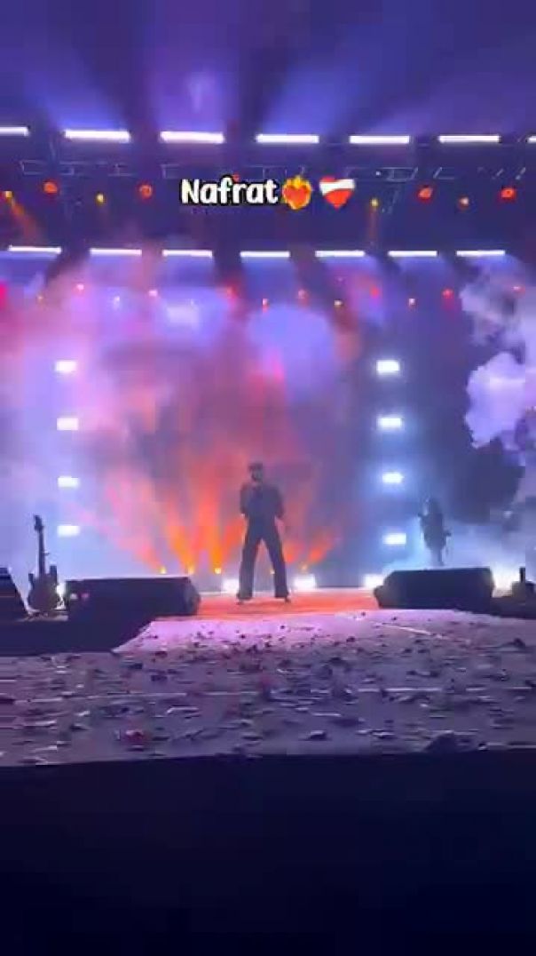 He_s_full_of_energy🔥l_Nafrat❤️‍🔥❤️‍🩹_l_#darshanravaldz_#love_#dharalsurelia_#concert_#trendingshorts(360p)