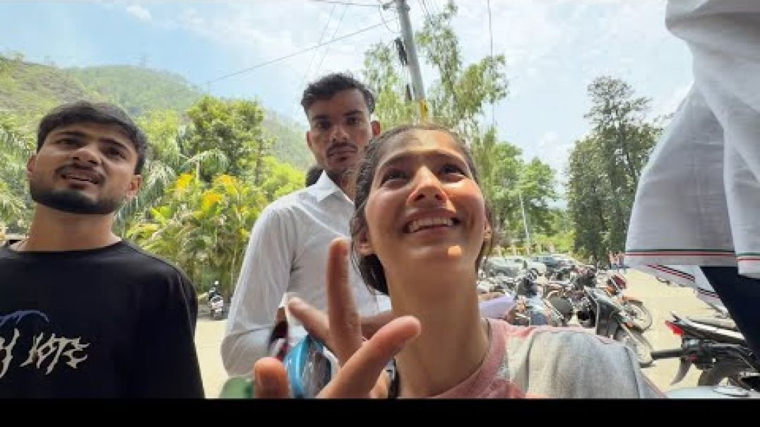 ⁣College mein ase paper hote hain🥺? Finally dae diya entrance! ☯️