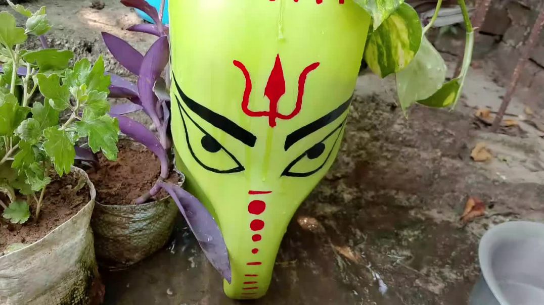 ⁣DIY oil can planter,reuse plastic, garden,gardening