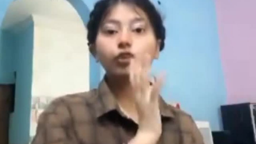 ⁣Ghar per party chal Rahi thi sab log mauj masti kar rahe the 🤣😂