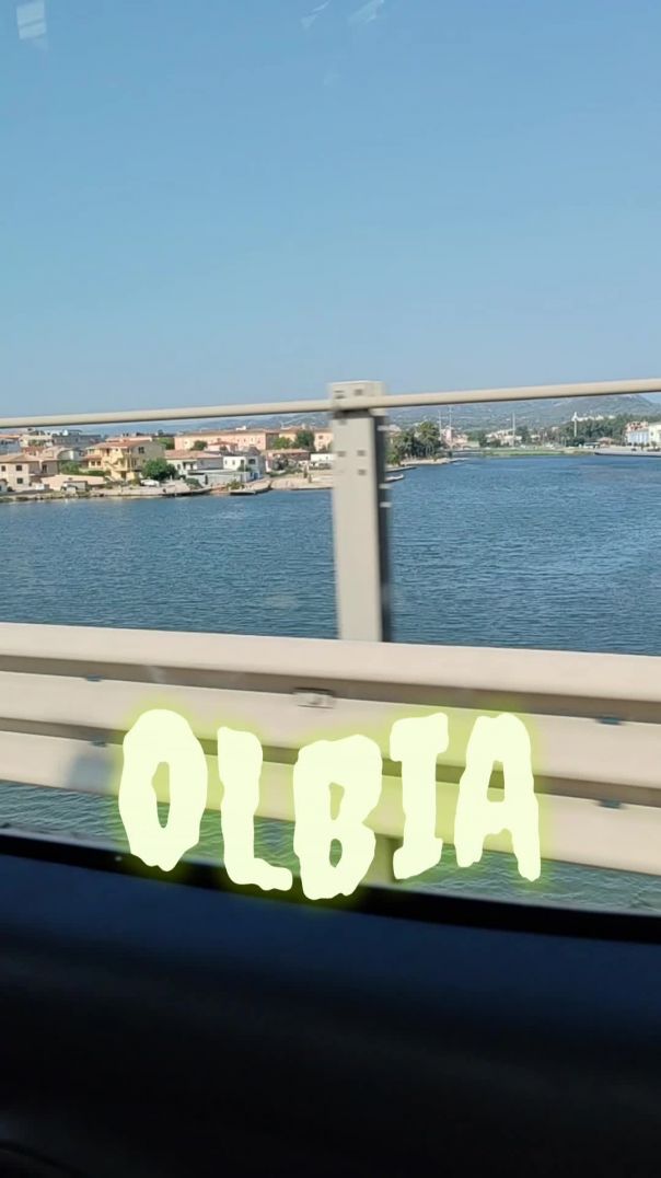 रोड से Olbia शहर कैसा दिखता है?
