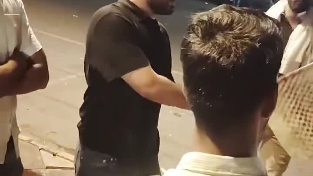 ⁣Boy nearly LYNCHED by the Mob of Cockroaches at CJP Protest in Jantar Mantar
