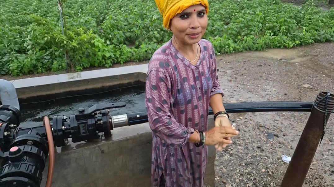 ⁣Aaj Hum Barish Mea Nahaye Desi Bathing