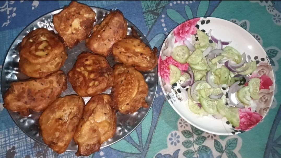 ⁣চাল কুমড়া দিয়ে চপ বানানো হচ্ছে