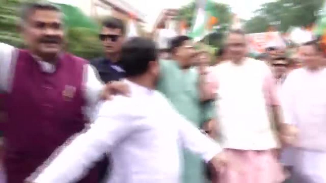 ⁣Uttarakhand CM Pushkar Singh Dhami leads Har Ghar Tiranga yatra in Dehradun