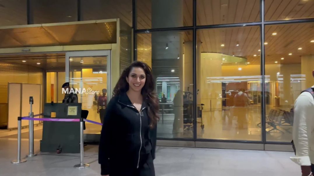 ⁣Kiara_Advani___Nayanthara_Spotted_@_Mumbai_Airport___#toxic(1080p)