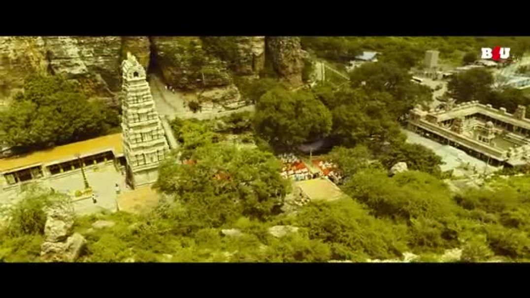 ⁣Venkatesh_and_Naga_Chaitanya_s_South_Superhit_Action_Film_Venky_Mama(360p)