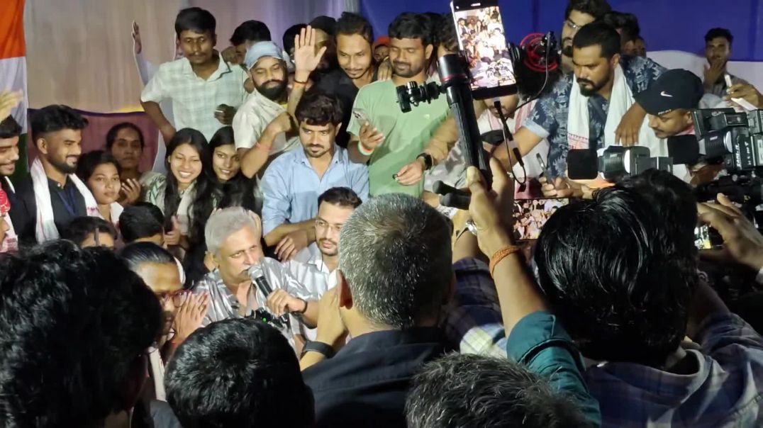 ⁣Piyush Mishra sings Aarambh Hai Prachand at JPSC JSSC Protesters in Ranchi, Jharkhand 🔥